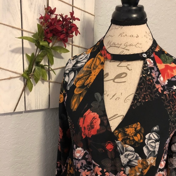 1[Olivaceous] New! Floral choker blouse - Picture 2 of 7